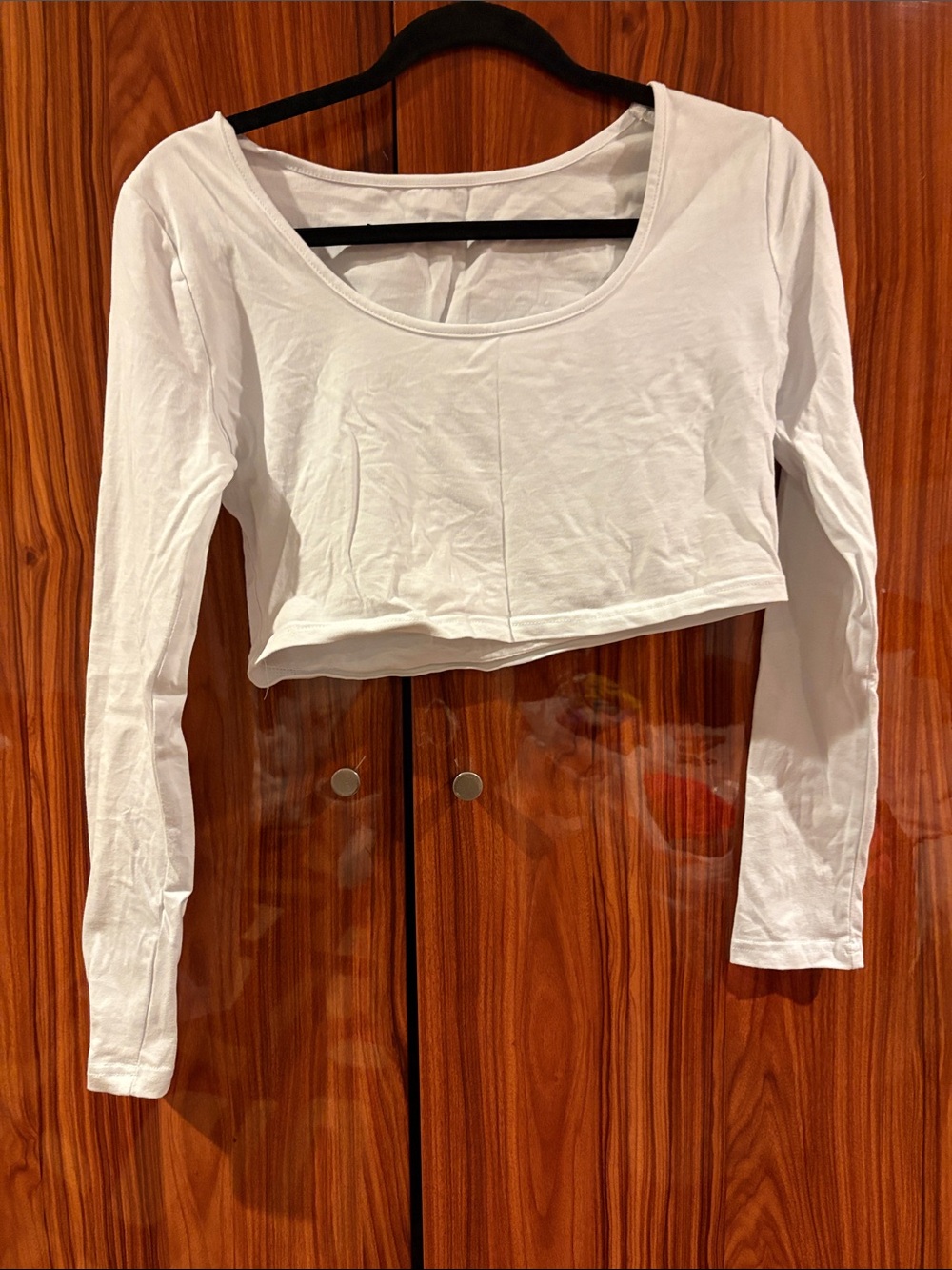Women’s White Long-Sleeve Cropped Scoop Neck Top